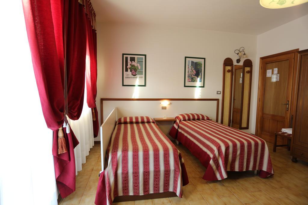 Hotel Vignola Assis Exterior foto