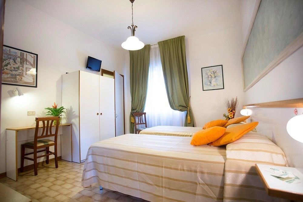 Hotel Vignola Assis Exterior foto