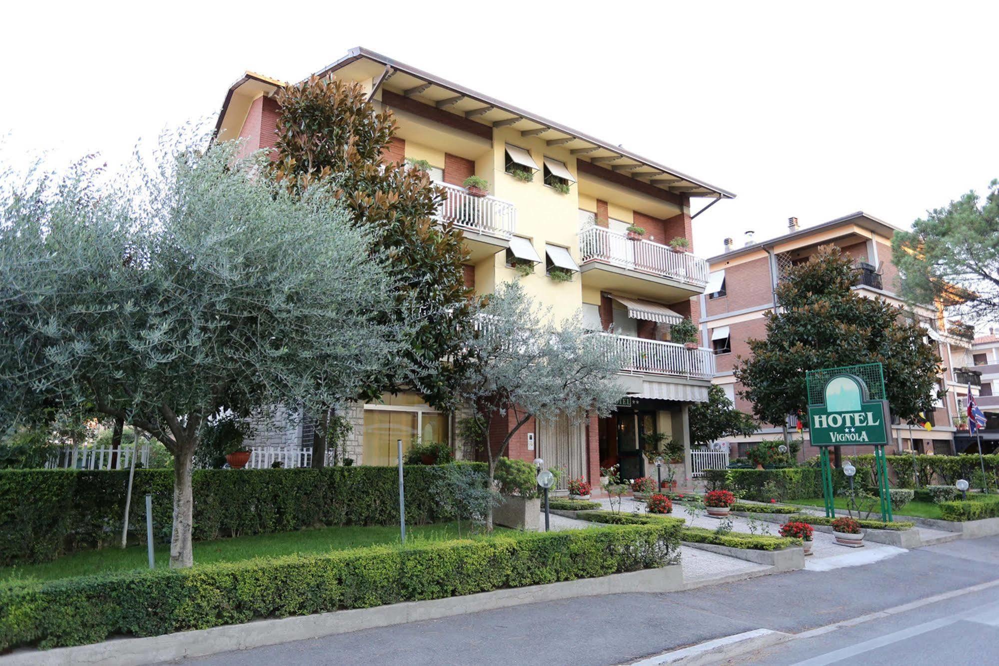 Hotel Vignola Assis Exterior foto
