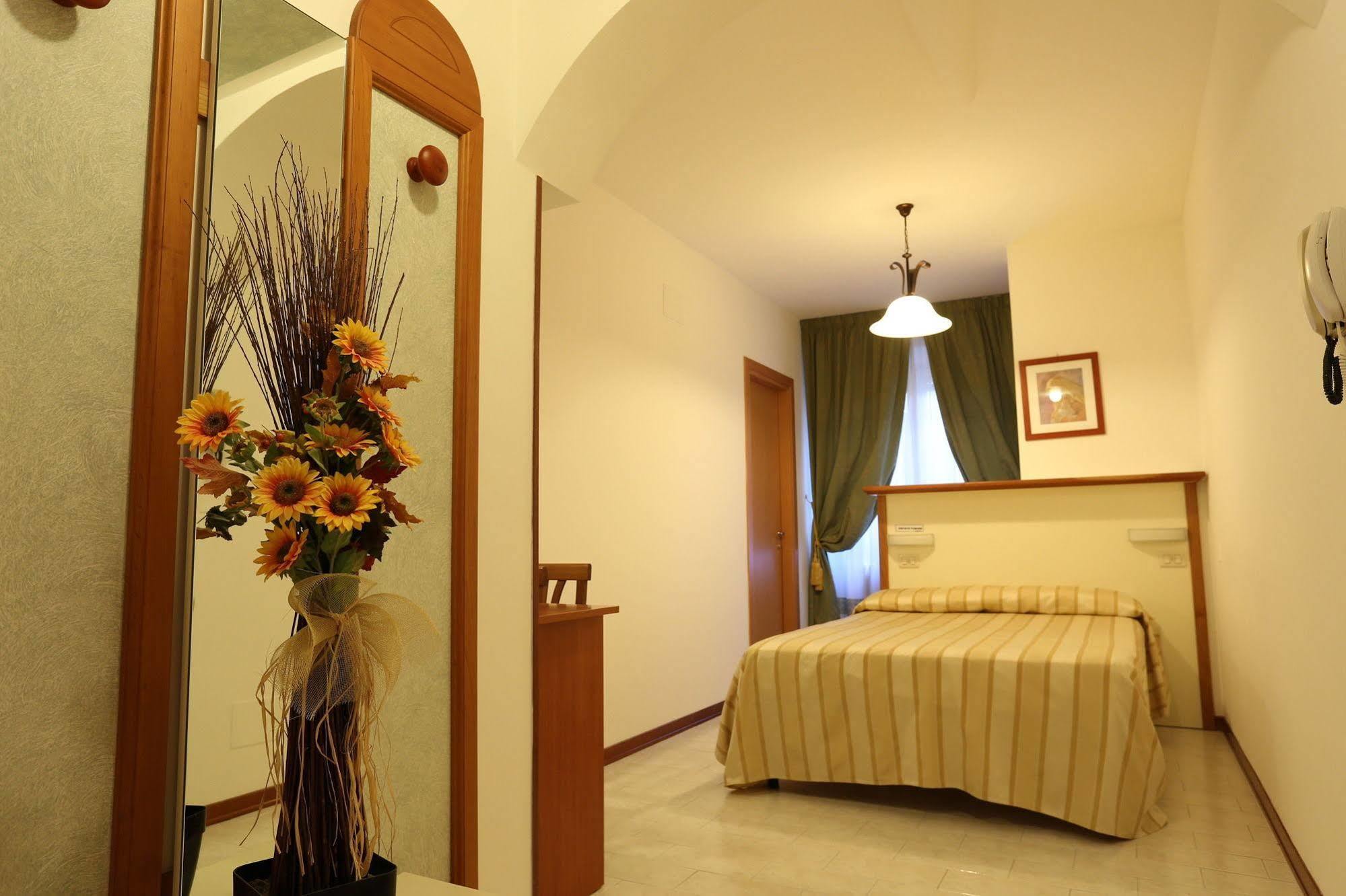 Hotel Vignola Assis Exterior foto