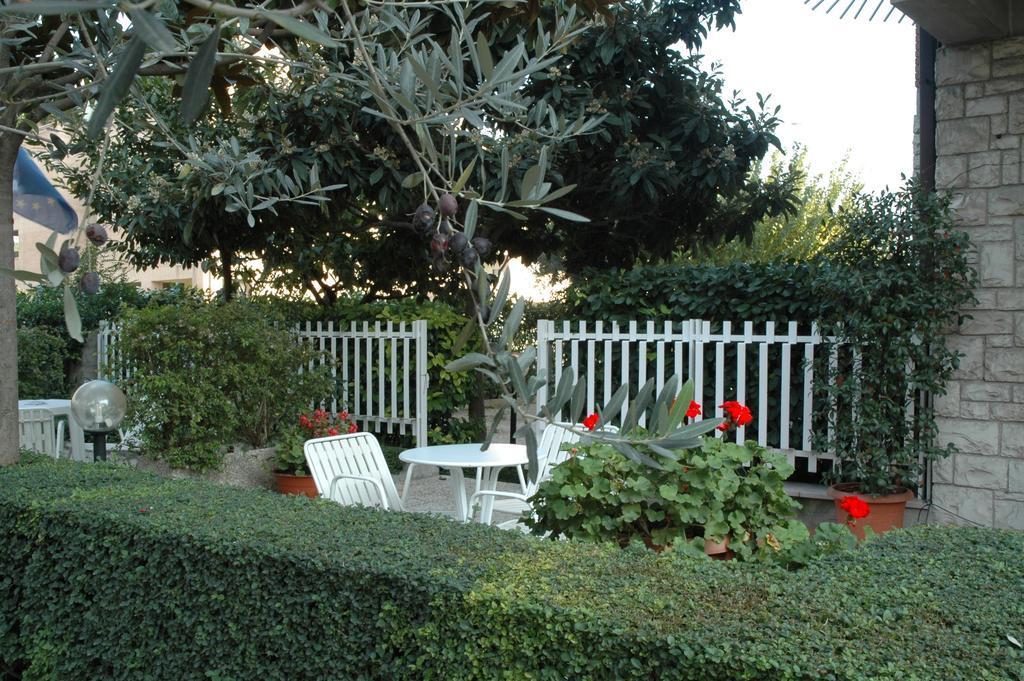 Hotel Vignola Assis Exterior foto