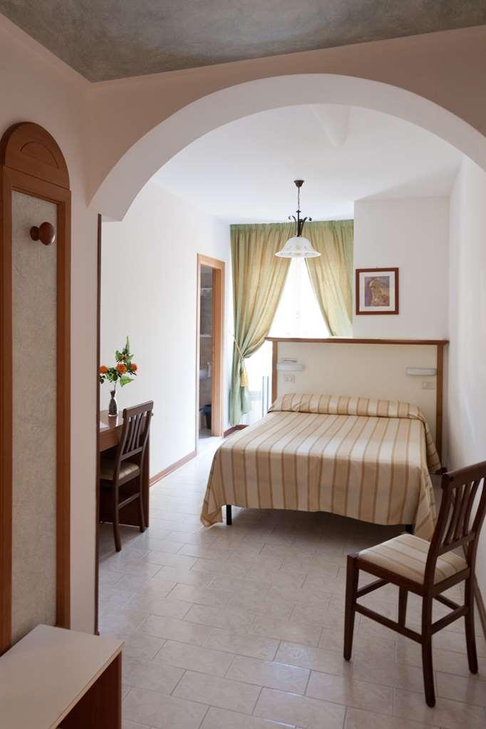 Hotel Vignola Assis Quarto foto