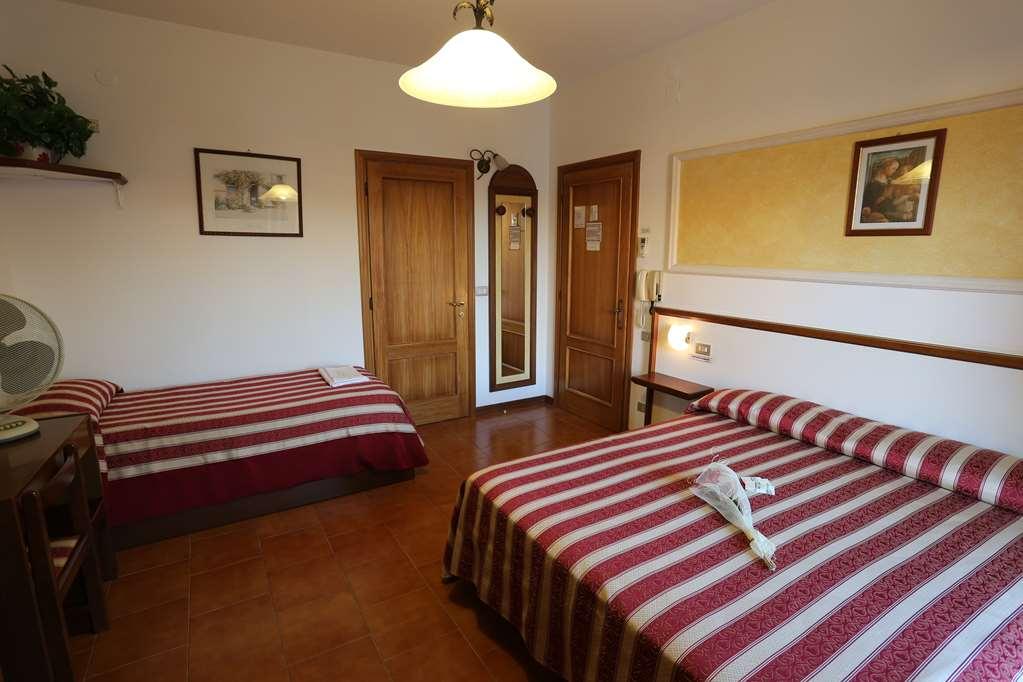 Hotel Vignola Assis Quarto foto
