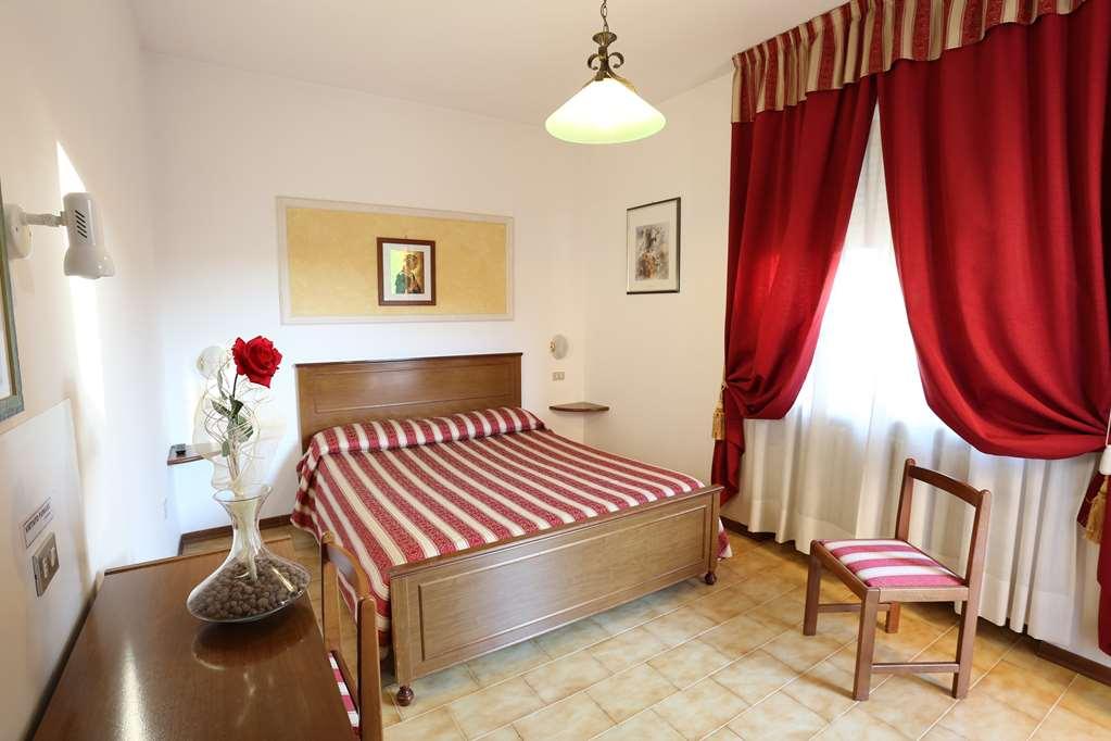 Hotel Vignola Assis Quarto foto